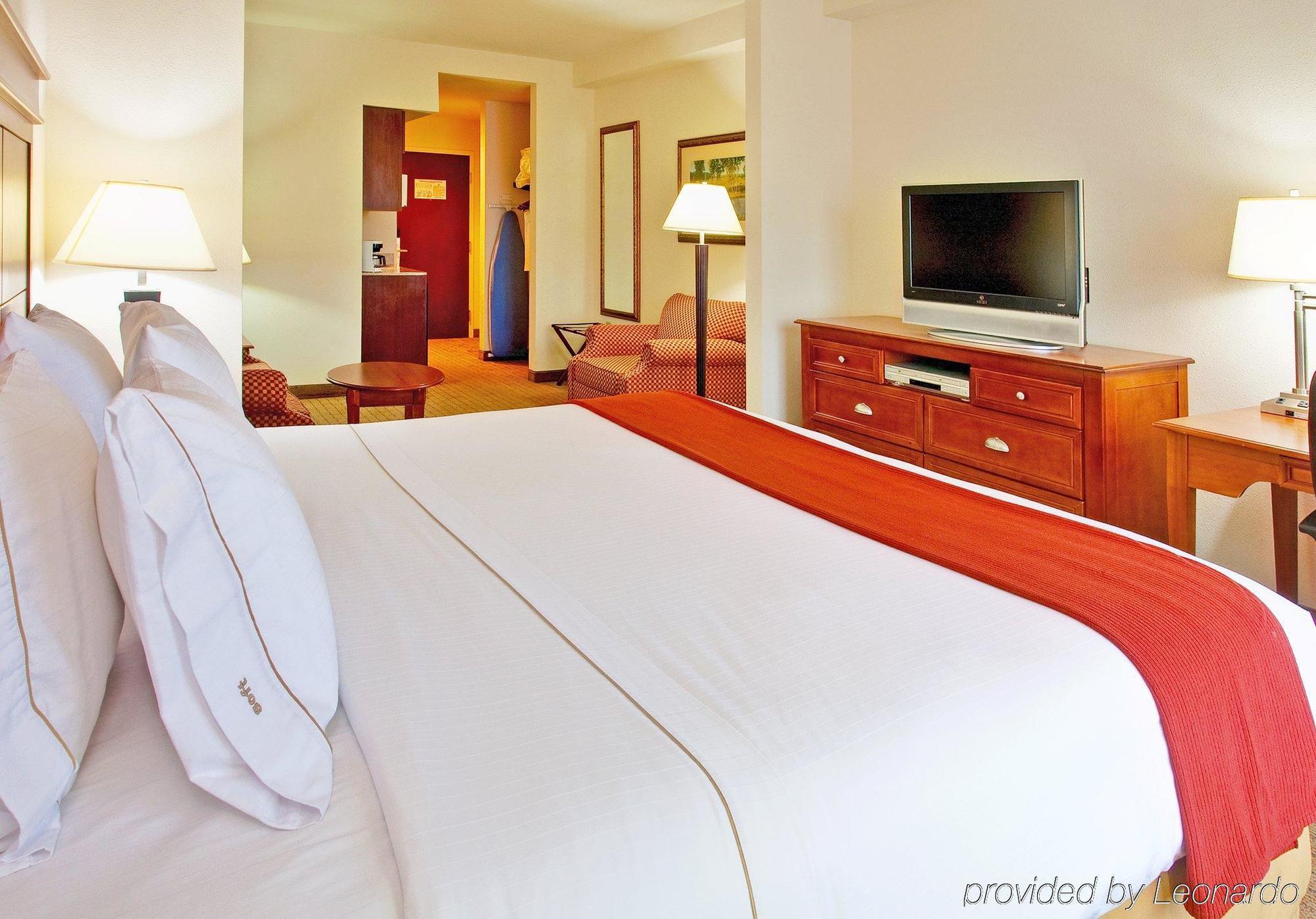 Holiday Inn Express & Suites Dyersburg By Ihg Værelse billede