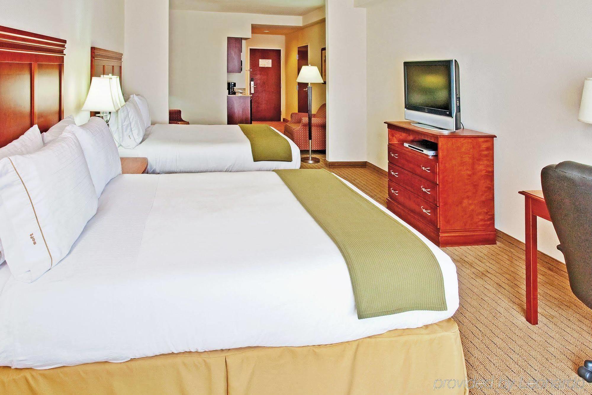 Holiday Inn Express & Suites Dyersburg By Ihg Værelse billede