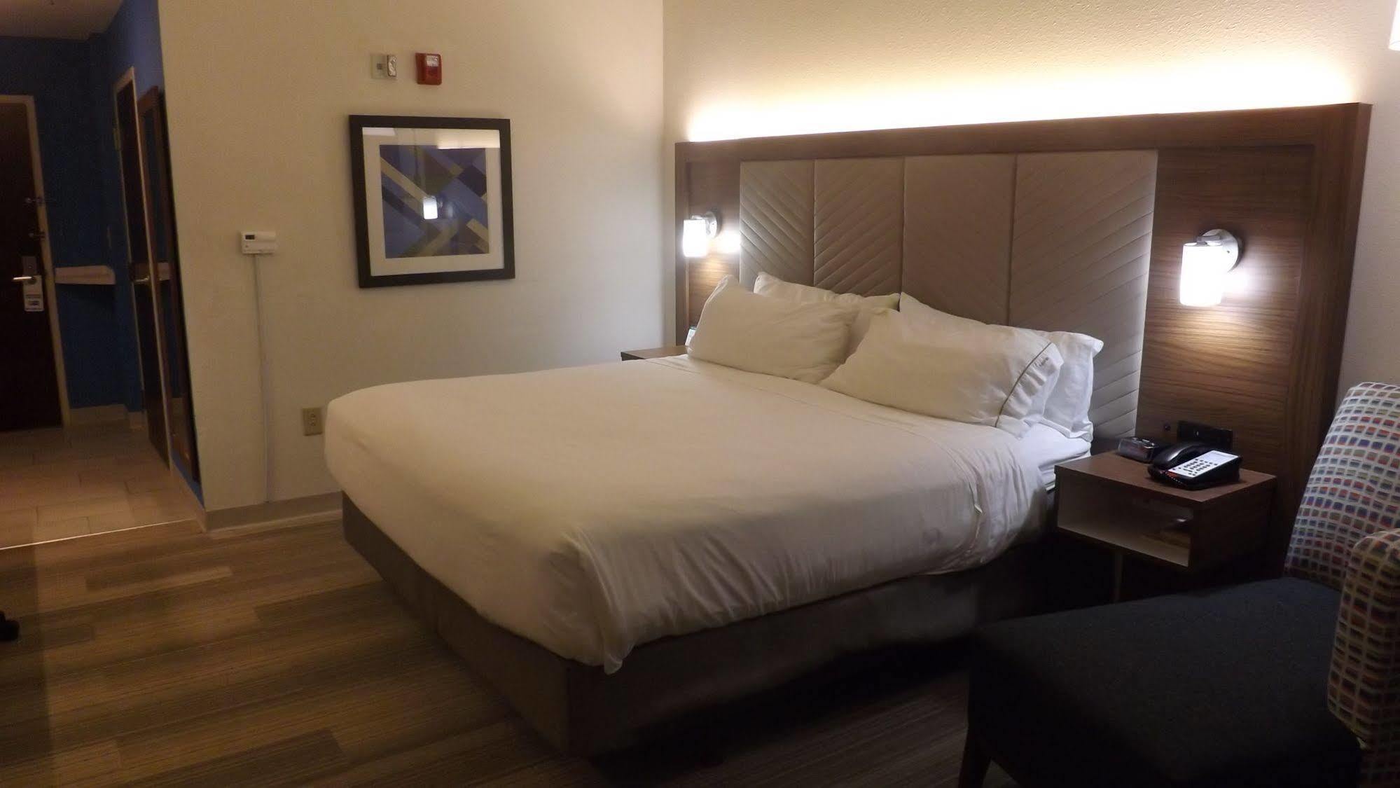 Holiday Inn Express & Suites Dyersburg By Ihg Eksteriør billede
